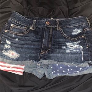 High rise shortie festive American Eagle shorts